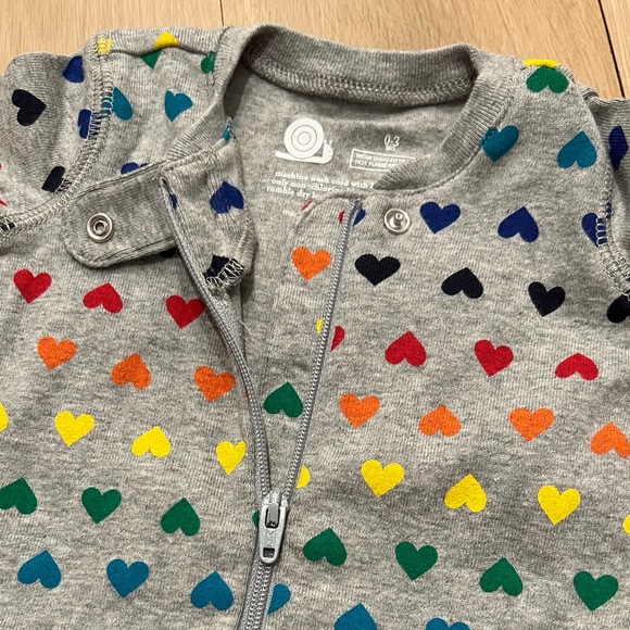 NWOT Primary Baby Newborn Infant Rainbow Hearts Zip Up Footie Pajamas - Picture 5 of 11